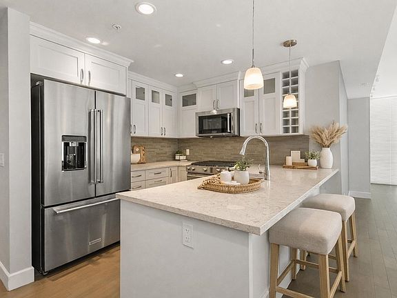 4th image of 2180 Gladwin Rd #2206