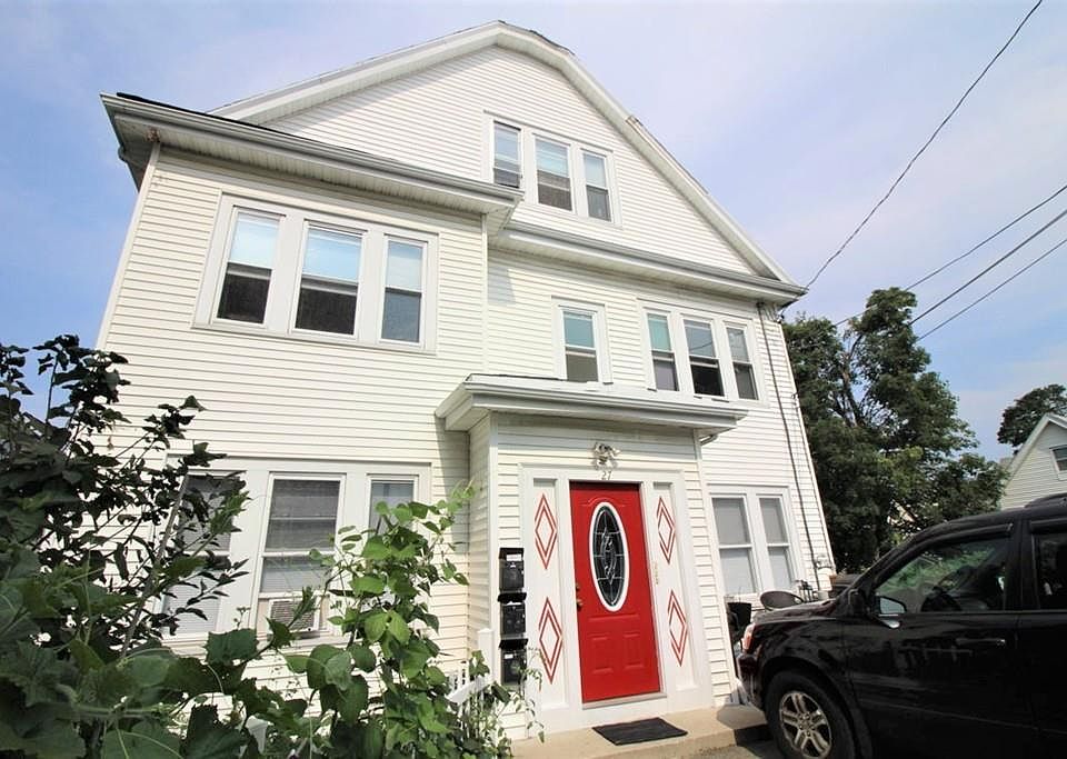 1st image of 27 Elmwood Park APT 2