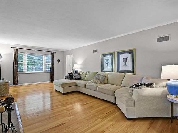 5th image of 77 Thorncliff Ln