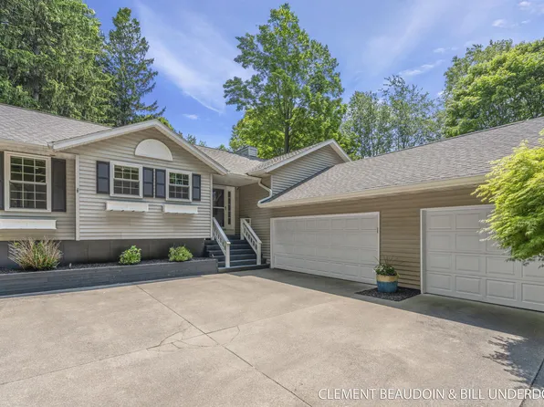 477 S Union St, Douglas, MI 49406