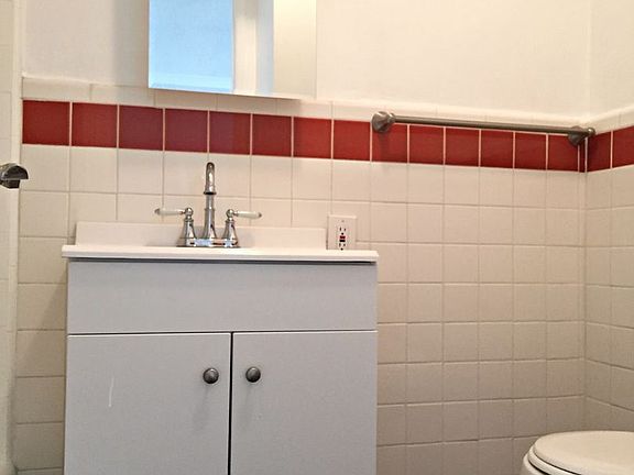 5th image of 101 N Normandie Ave #213