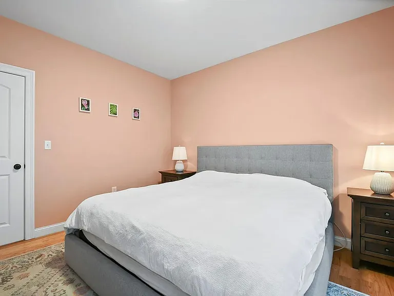 8 Greenleaf Ave — Photo 18
