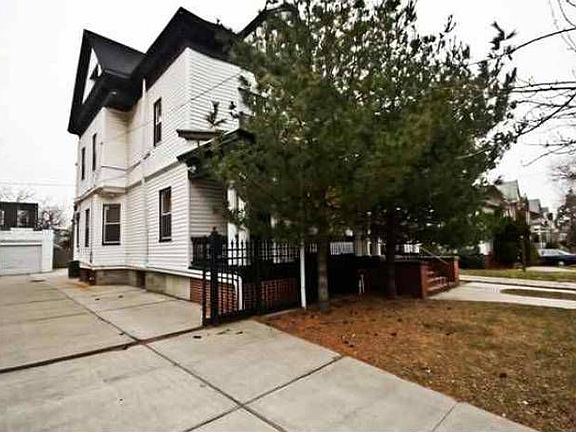 3rd image of 77 Bentley Ave