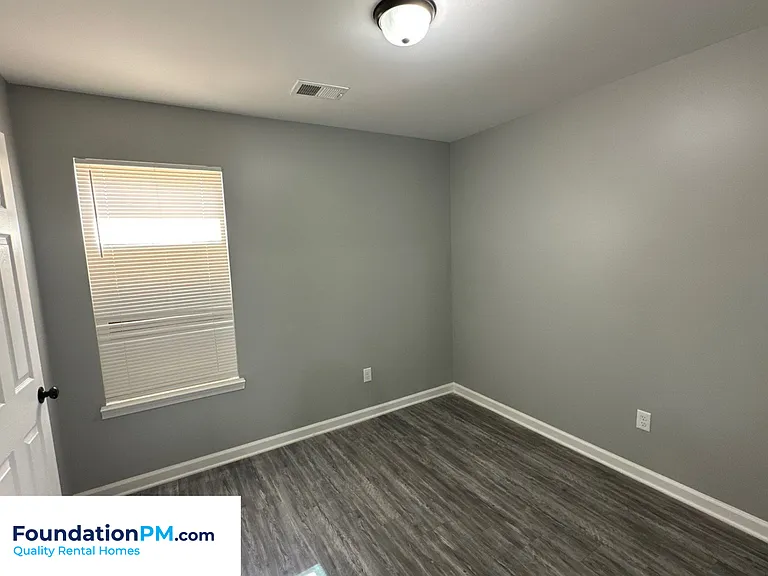 605 Howard Dr — Photo 12