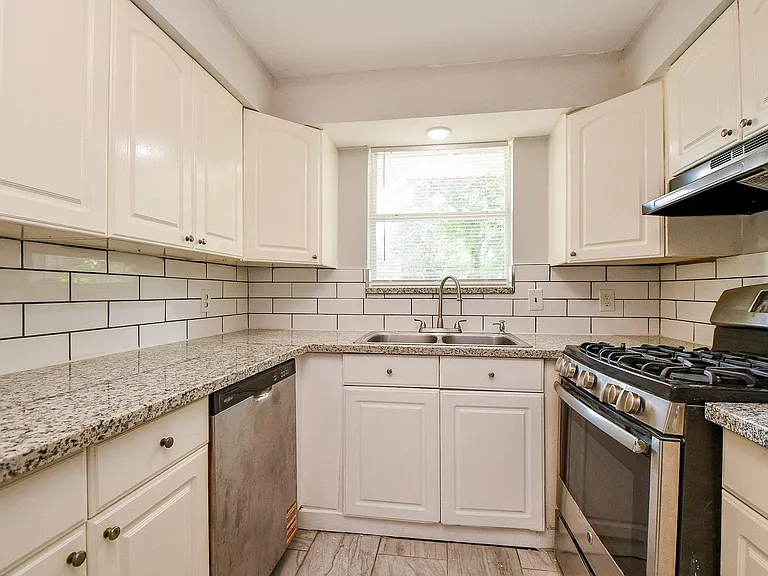 5811 Greencraig Dr — Photo 13