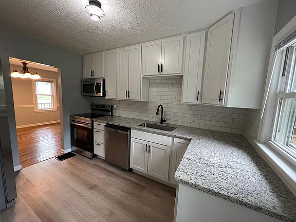 3rd image of 1608 Thames Dr