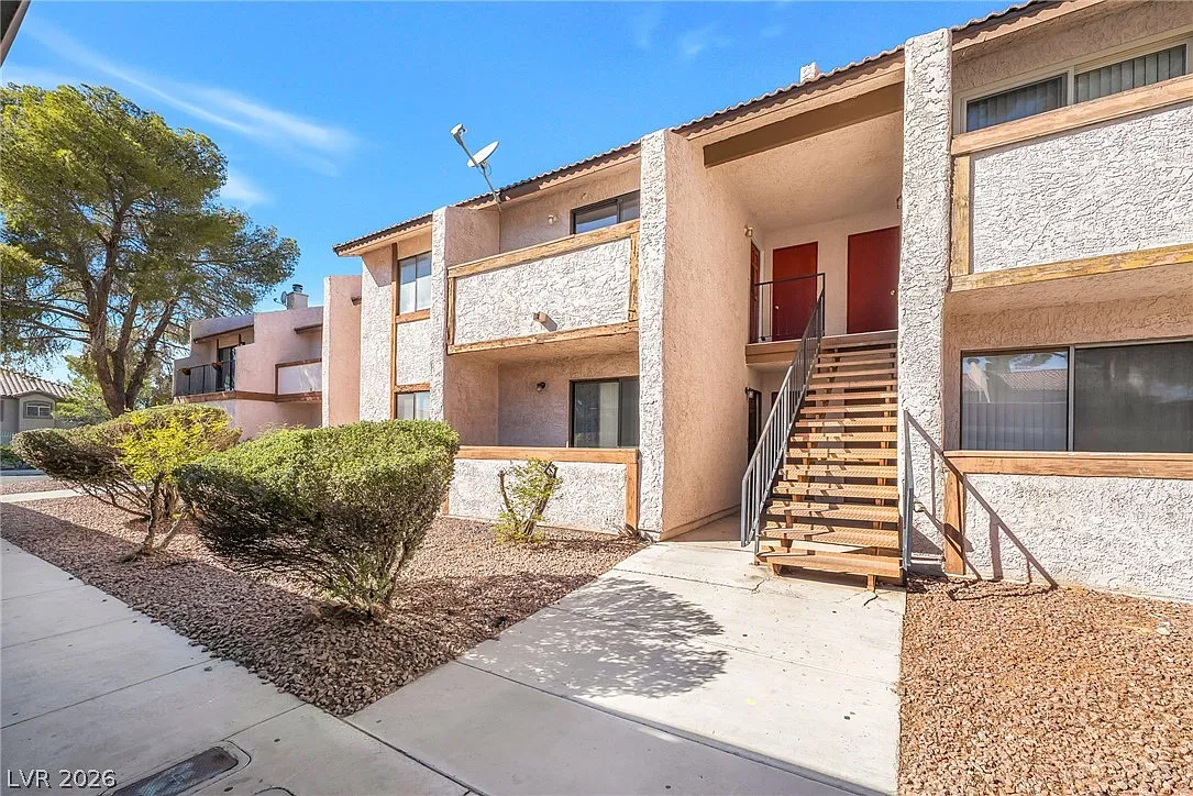 2 bed, 2.0 bath, 852 sqft, $1,200 — Photo 1
