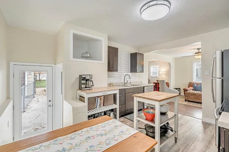 670 E Hollywood Ave — Photo 22