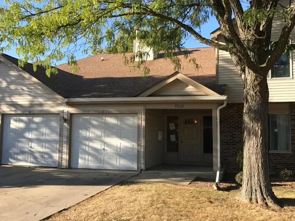 7010 Newport Dr APT 101, Woodridge, IL 60517