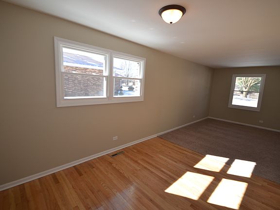 3rd image of 10113 S 86th Ct