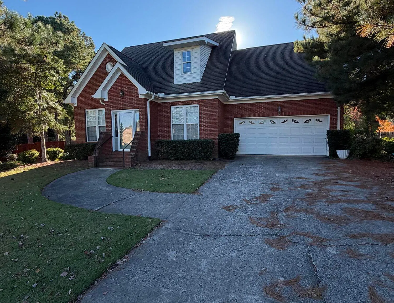 4 bed, 2.5 bath, 2065 sqft, $2,400 — Photo 2