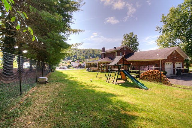 1st image of 826 Birdie Dr