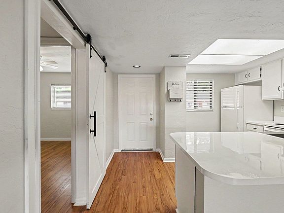 4th image of 1101 2nd Ave. N #1008
