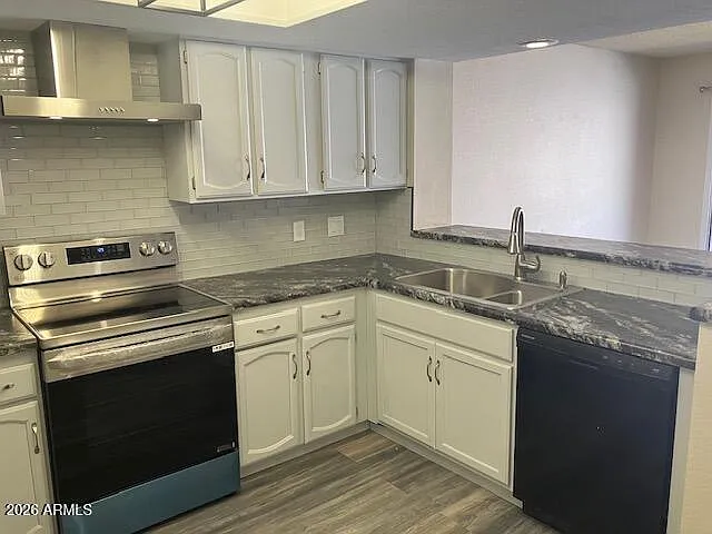 530 E Kerry Ln — Photo 27