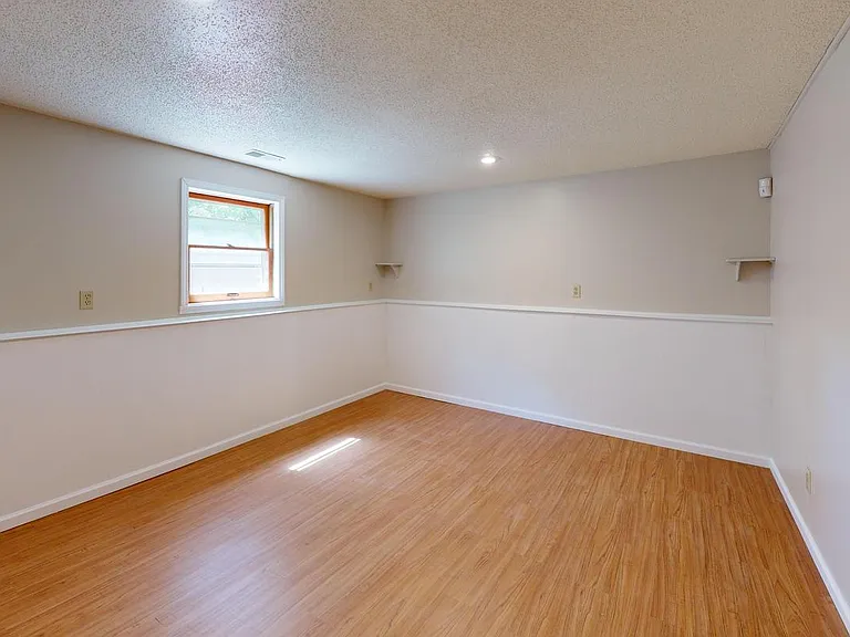 8604 N Troost Ave — Photo 12