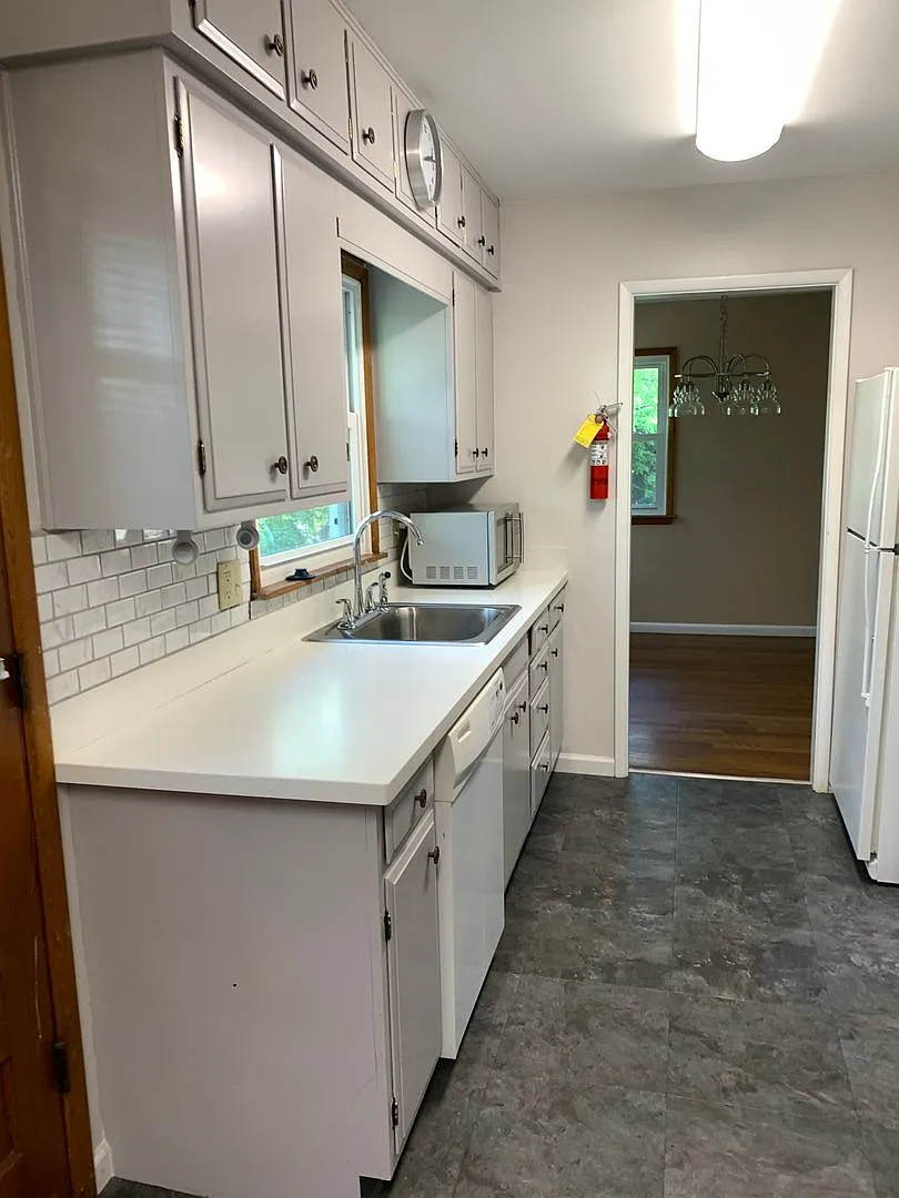 501 S Swain Ave — Photo 2