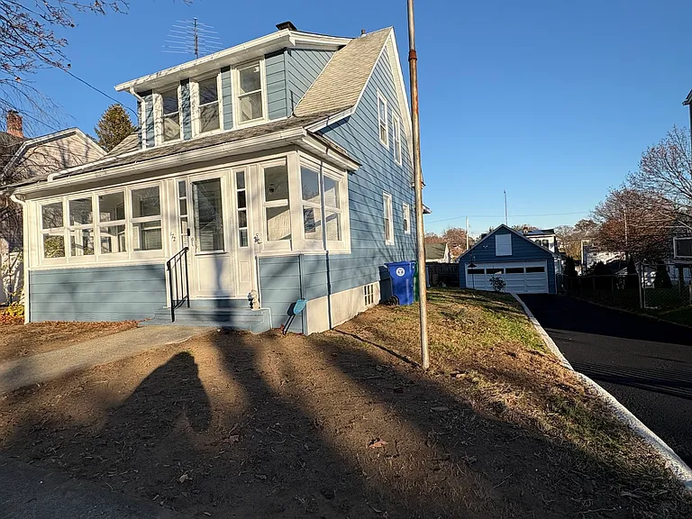 172 Swanson Ave — Photo 2