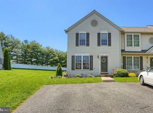 320 Banyan Circle Dr, Lancaster, PA 17603
