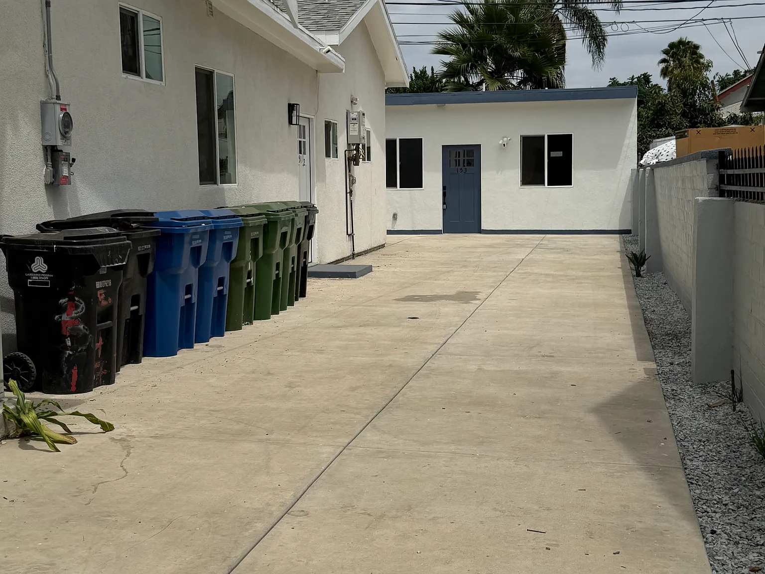 3 bed, 830 sqft, $2,980 — Photo 3