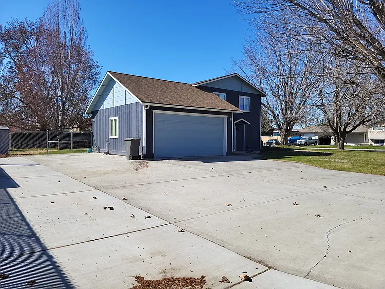 1872 Alder Ave #A & B — Photo 2