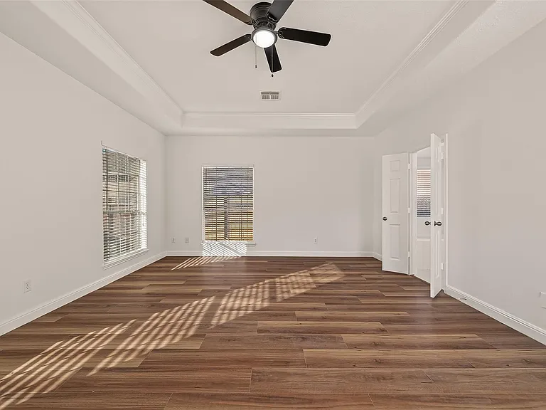 2834 Martina Dr — Photo 24
