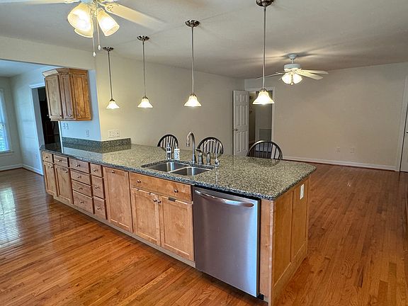 5th image of 456 Poplar Forest Dr