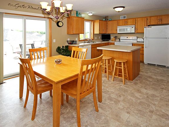 4th image of 1010 Derek Dr