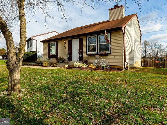 3rd image of 1716 Dogwood Dr