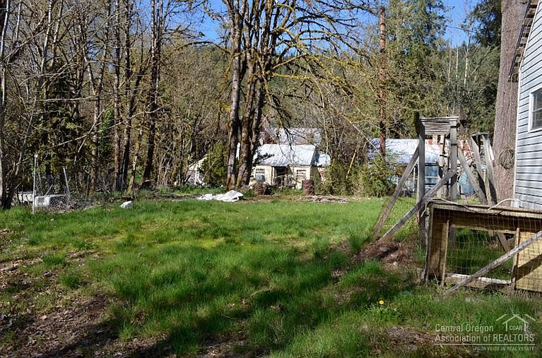 2nd image of 136 Riverside Dr SW