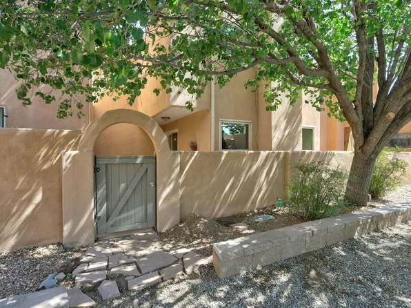 2445 NW Cir NW, Albuquerque, NM 87104