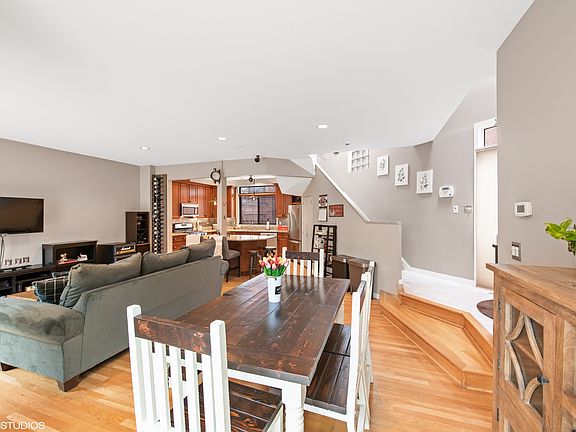 3rd image of 3025 N Greenview Ave Unit O