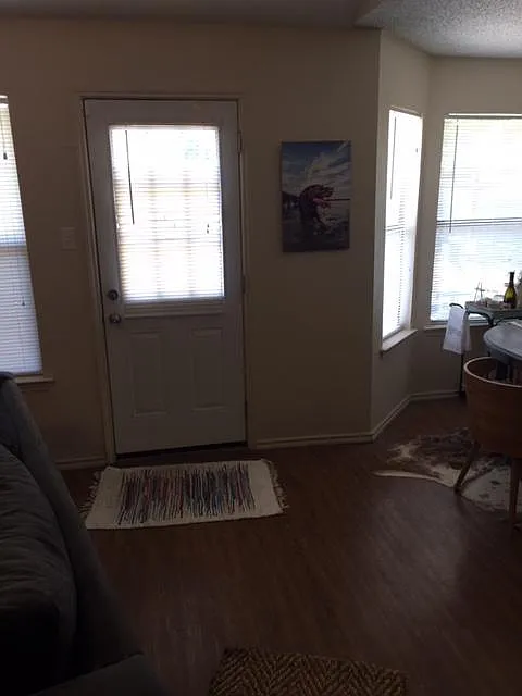 3 bed, 1325 sqft, $2,050 — Photo 3