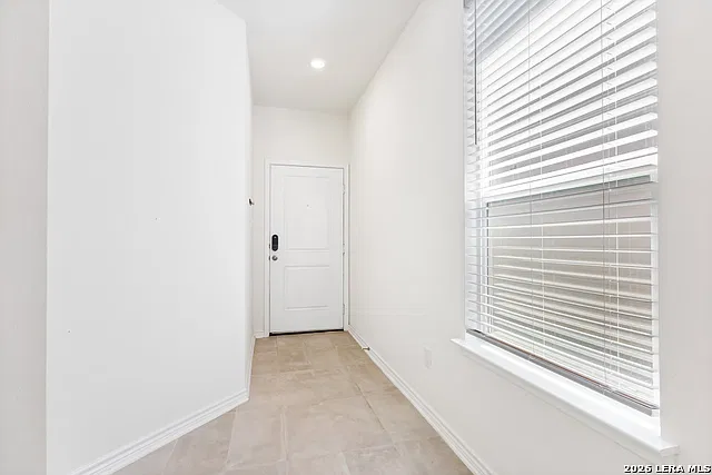 3 bed, 2.0 bath, 1252 sqft, $1,595 — Photo 4