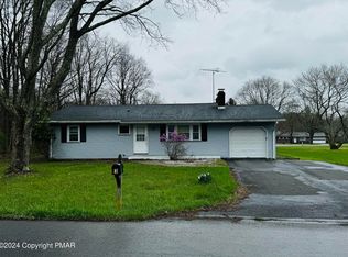 3 Winding Brook Rd, East Stroudsburg, PA 18301