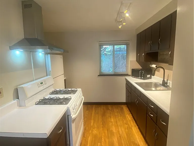 91 N Starr Ave #2 — Photo 2