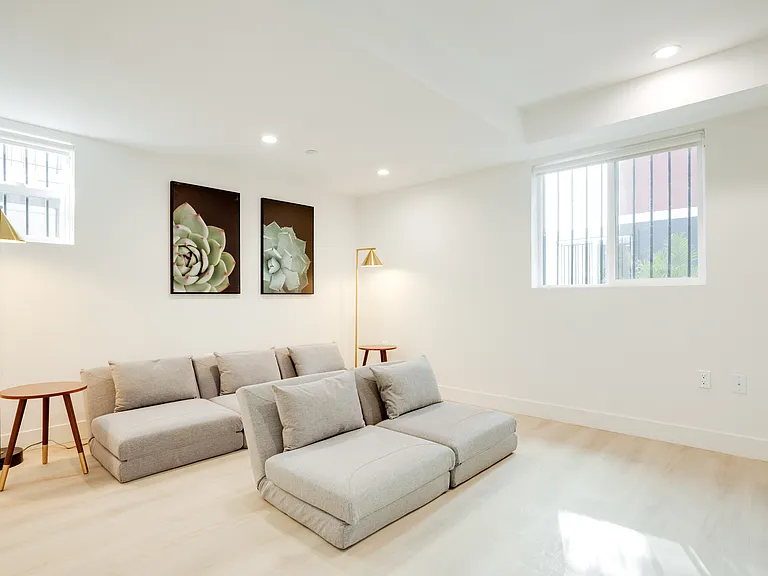 1224 W 37th Pl — Photo 19