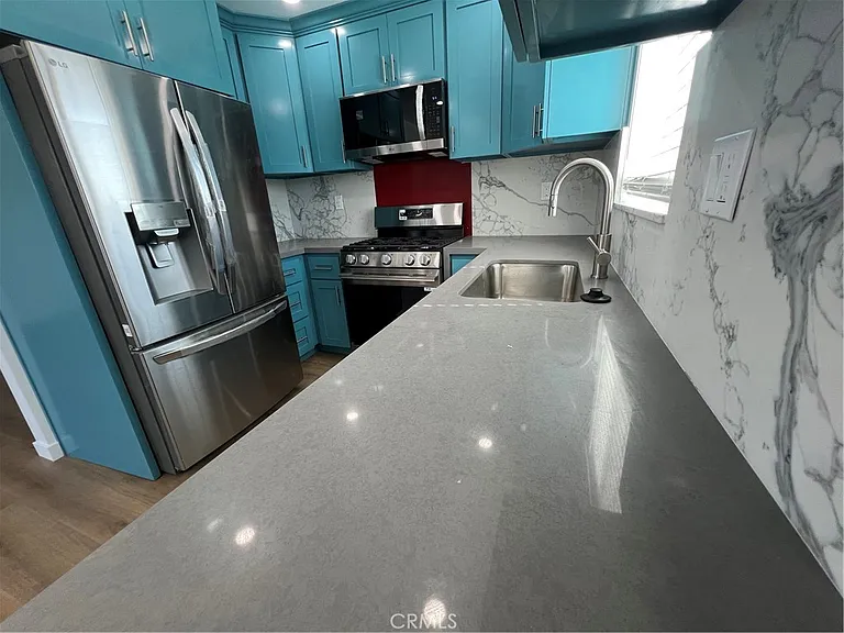 1541 N Hope Ave — Photo 3