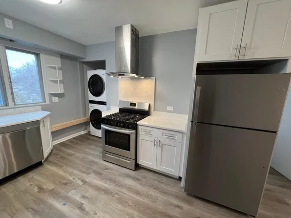 412 E Russell St #410, Barrington, IL 60010