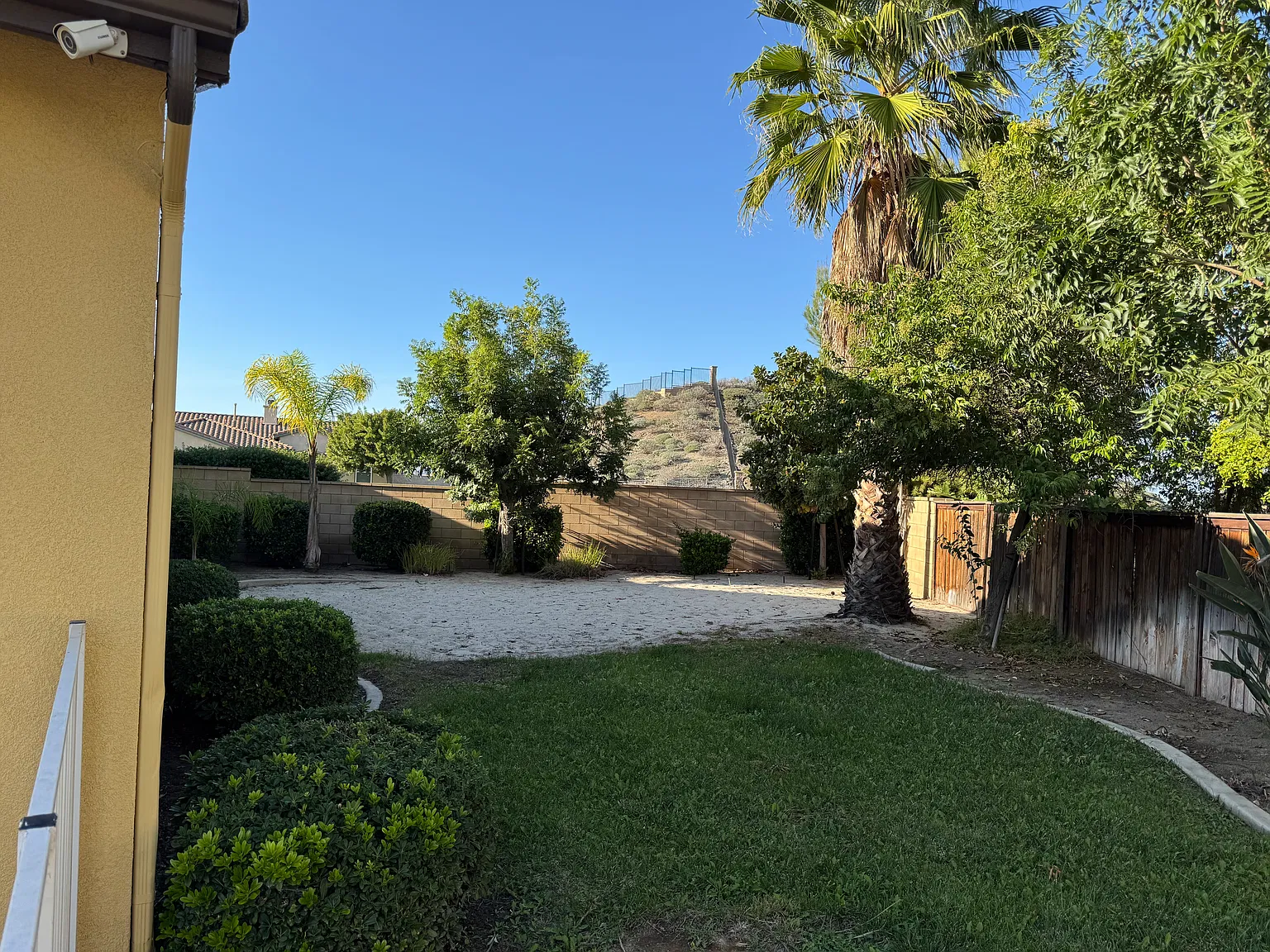 4 bed, 2424 sqft, $4,500 — Photo 3