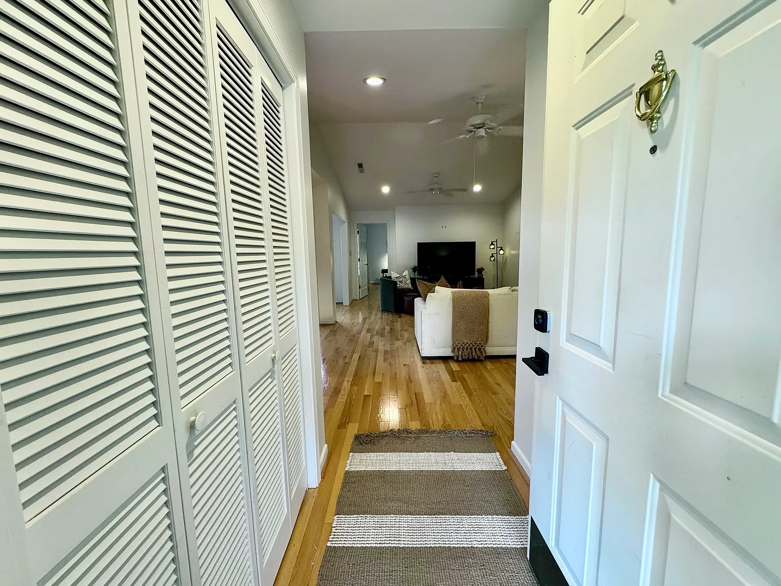 2 bed, 1360 sqft, $1,800 — Photo 3
