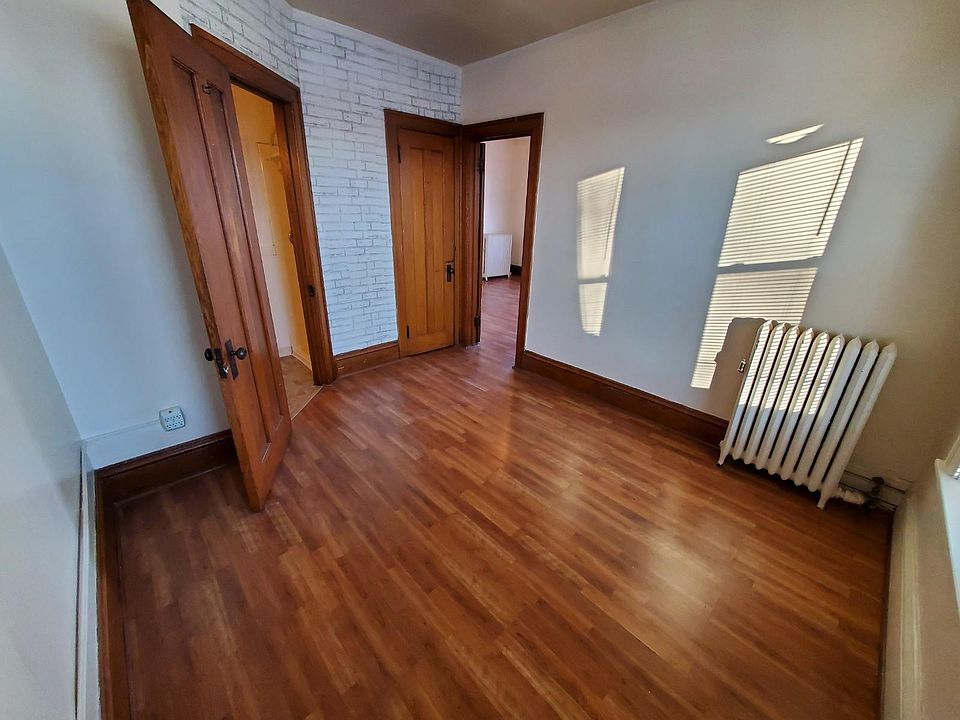 1st image of 687 Snelling Ave N APT 2