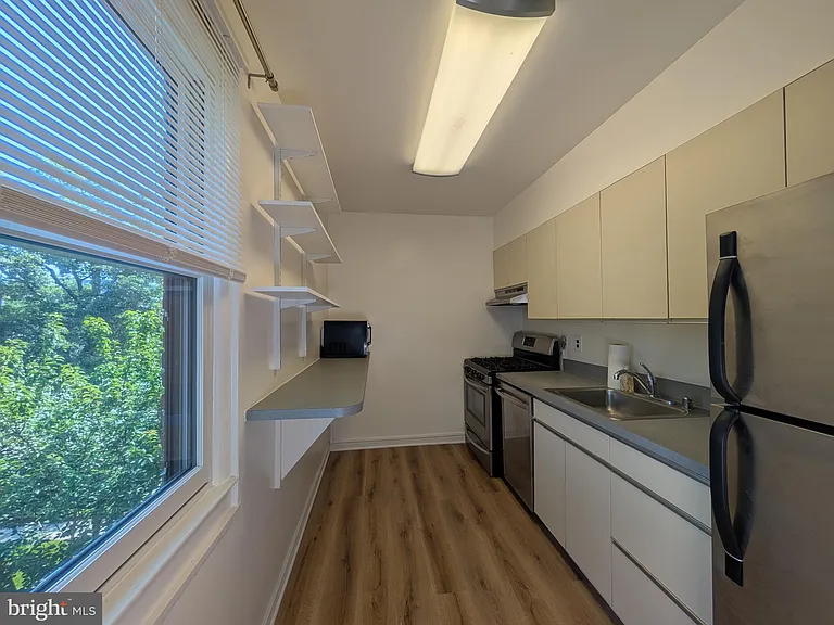 4824 Chevy Chase Dr #302 — Photo 6
