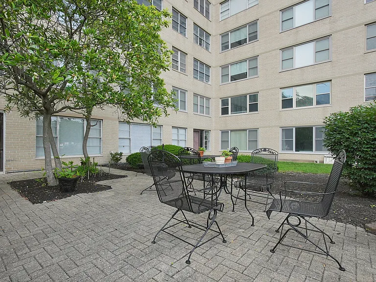 1620 E Broad St #906 — Photo 2