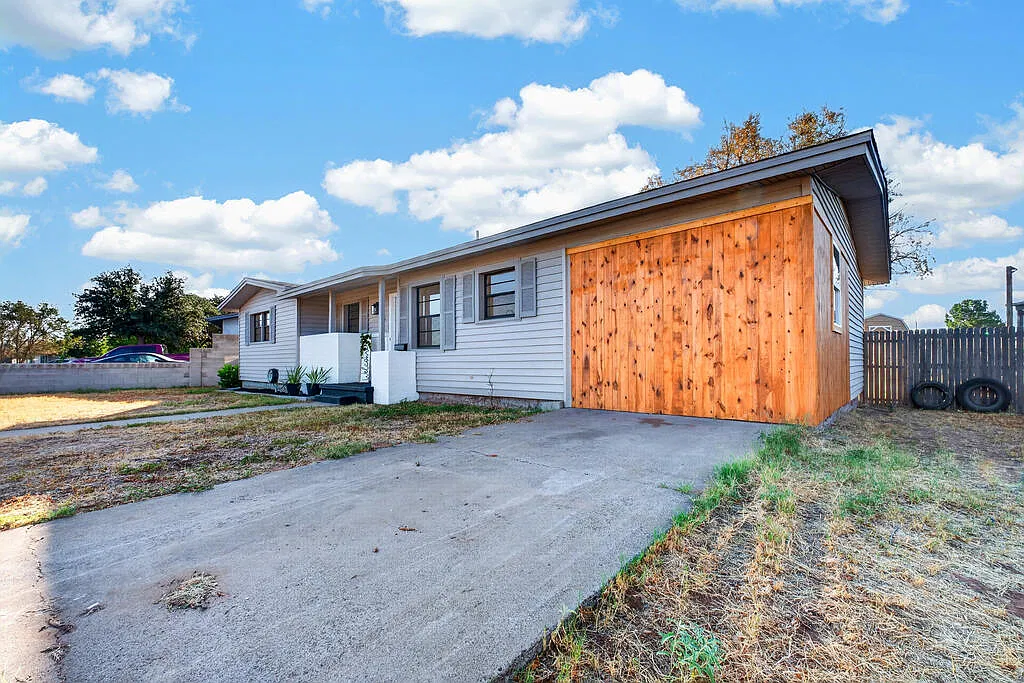 4 bed, 2.0 bath, 1628 sqft, $2,500 — Photo 3