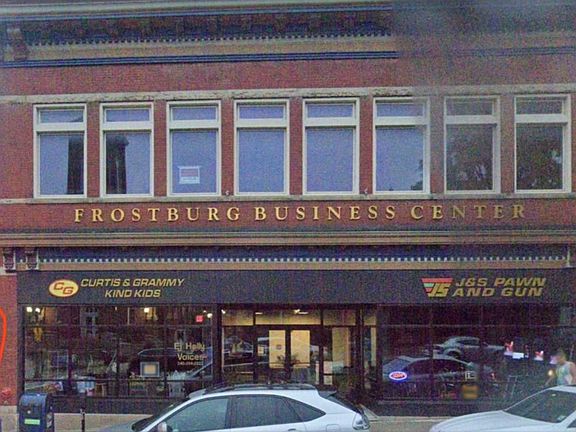 Left side of picture (red circle) shows entrance for this property.