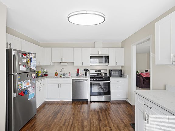 4th image of 22106 E Churchill Dr