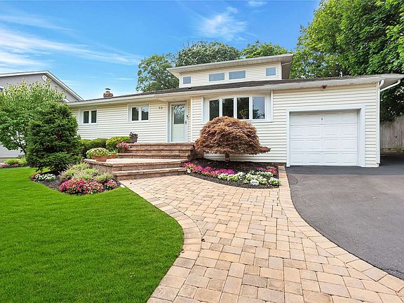 4th image of 10 Beaumont Dr