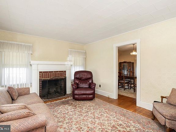 5th image of 304 Lincoln Ave