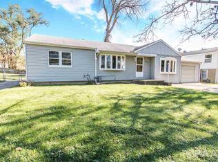 810 S Creve Coeur Ave, Creve Coeur, IL