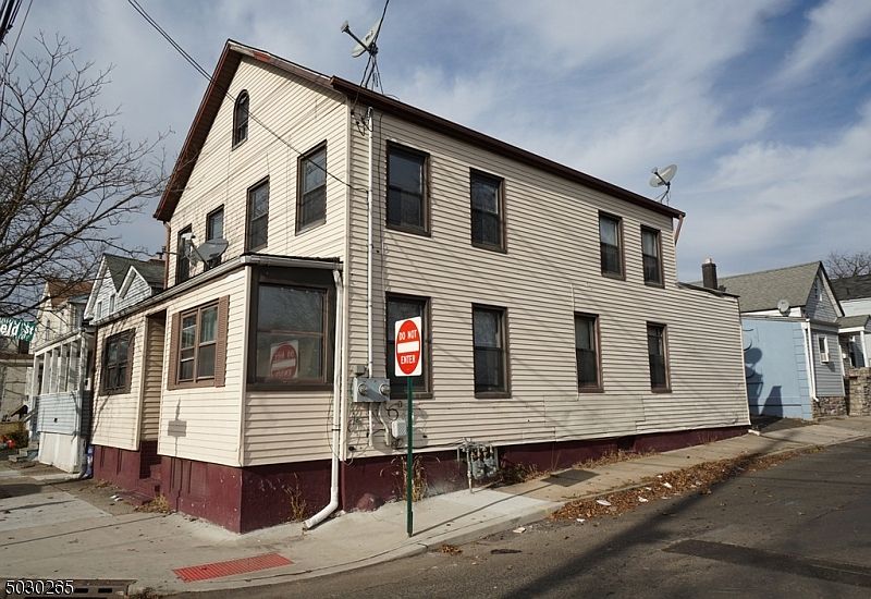 2nd image of 691 W Grand Ave